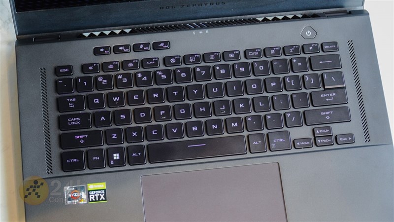 Khung bàn phím của Zephyrus G15 cũng được làm rất chắc chắn.