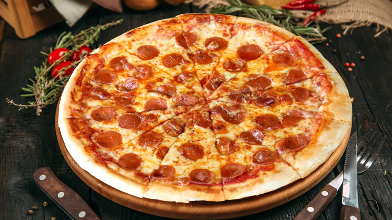 ]Pizza chứa natri, chất béo và lượng lớn calo gây ảnh hưởng xấu đến sức khỏe tim mạch