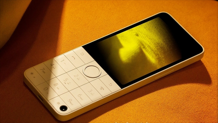 Xiaomi Qin F22 Pro được trang bị màn hình LCD cảm ứng