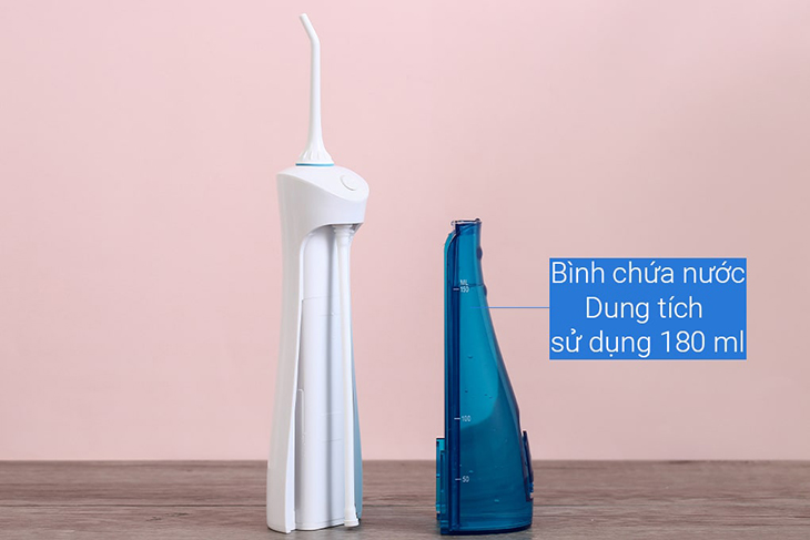 Bước 1: Làm sạch bình chứa nước