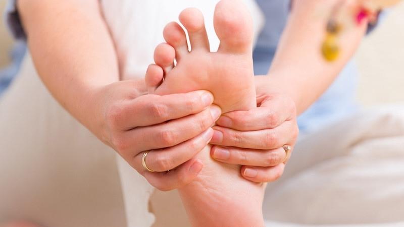 Nguyên nhân khiến bạn thường xuyên bị tê chân