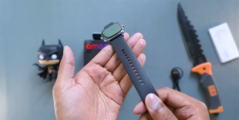 Dây đeo của Amazfit GTS 4 Mini được làm từ silicon giúp khi đeo thoải mái hơn