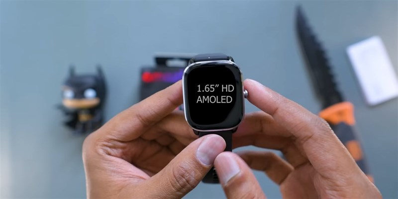 Amazfit GTS 4 Mini sở hữu màn hình 2.5D cùng tấm nền AMOLED 1.65 inch
