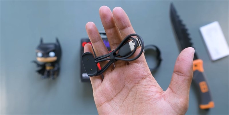 ...và cuối cùng là cáp sạc