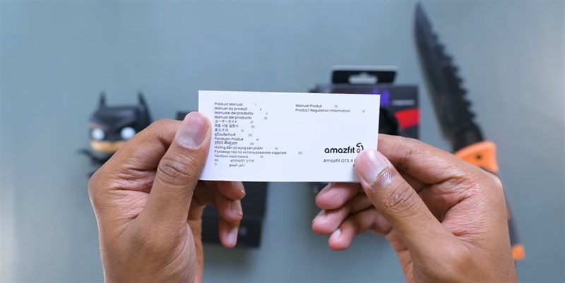 Phụ kiện đi kèm với Amazfit GTS 4 Mini gồm có sách hướng dẫn sử dụng...