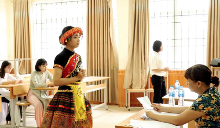 Khối R gồm những môn nào? Các ngành và trường đại học khối R