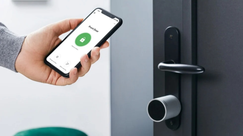 Ổ khóa thông minh cũng là một lớp bảo vệ hiện đại và cần thiết cho ngôi nhà của bạn. Nguồn: DesignWanted. Ổ khóa thông minh cũng là một lớp bảo vệ hiện đại và cần thiết cho ngôi nhà của bạn. Nguồn: DesignWanted.