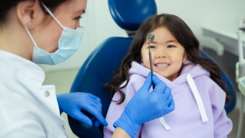 Điều trị răng thưa tại nhà có hiệu quả không?