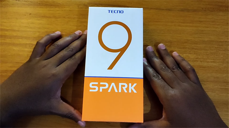 Trên tay Tecno Spark 9: Giá chỉ từ 2.5 triệu* có thiết kế nổi bật cùng màn hình 90 Hz