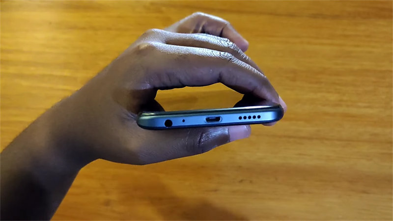 Trên tay Tecno Spark 9: Giá chỉ từ 2.5 triệu* có thiết kế nổi bật cùng màn hình 90 Hz