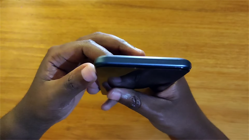 Trên tay Tecno Spark 9: Giá chỉ từ 2.5 triệu* có thiết kế nổi bật cùng màn hình 90 Hz