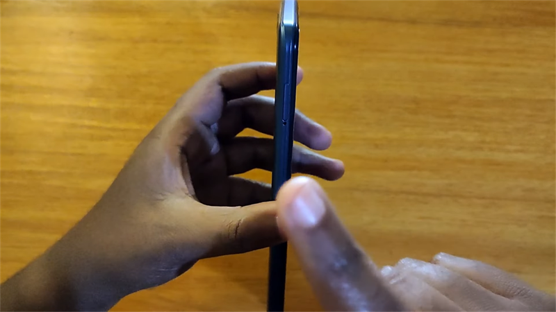 Trên tay Tecno Spark 9: Giá chỉ từ 2.5 triệu* có thiết kế nổi bật cùng màn hình 90 Hz