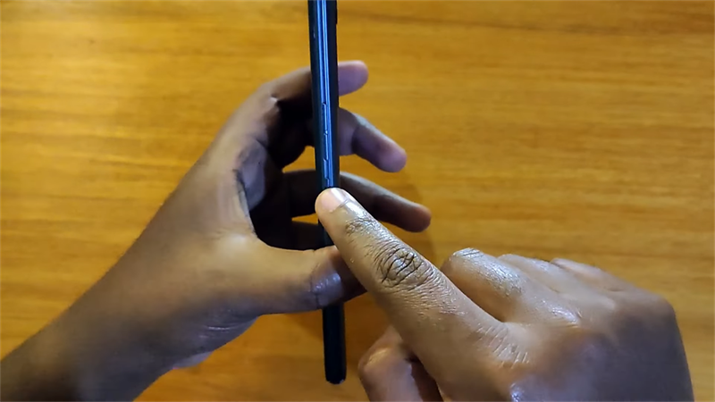 Trên tay Tecno Spark 9: Giá chỉ từ 2.5 triệu* có thiết kế nổi bật cùng màn hình 90 Hz