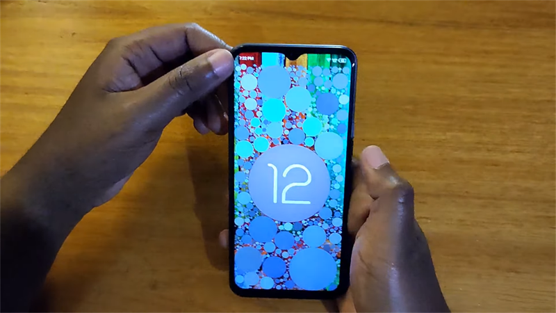 Trên tay Tecno Spark 9: Giá chỉ từ 2.5 triệu* có thiết kế nổi bật cùng màn hình 90 Hz