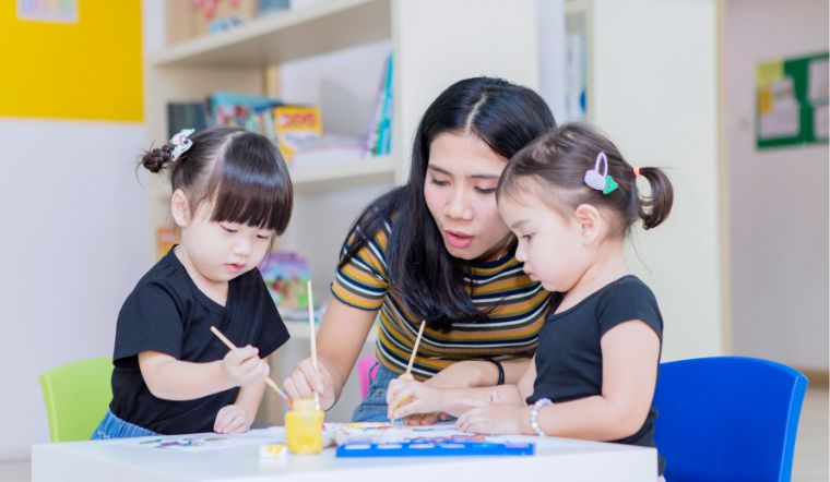 Không cần la mắng, 6 cách khuyên nhủ sau sẽ giúp trẻ biết đúng - sai