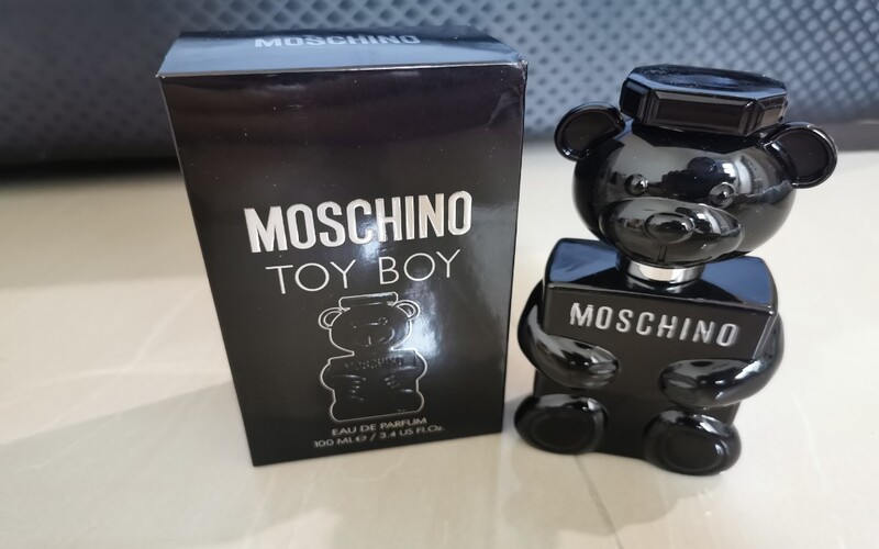Moschino Toy Boy EDP sở hữu vẻ thiết kế độc lạ