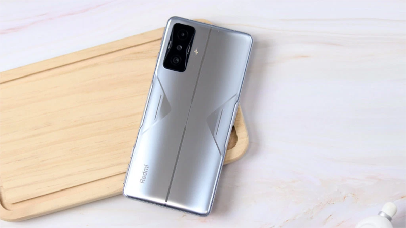 Redmi K50 từng gây ấn tượng bởi vẻ ngoài sang trọng còn cấu hình thì mạnh mẽ