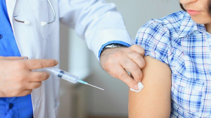 Sau khi tiêm vaccine có thể gặp một số tác dụng phụ