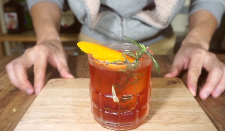 Cách làm cocktail Negroni nổi tiếng nước Ý chiêu đãi bạn bè