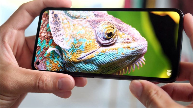 Đánh giá Nothing Phone (1): Thiết kế trong suốt, trụ được 108 tiếng!