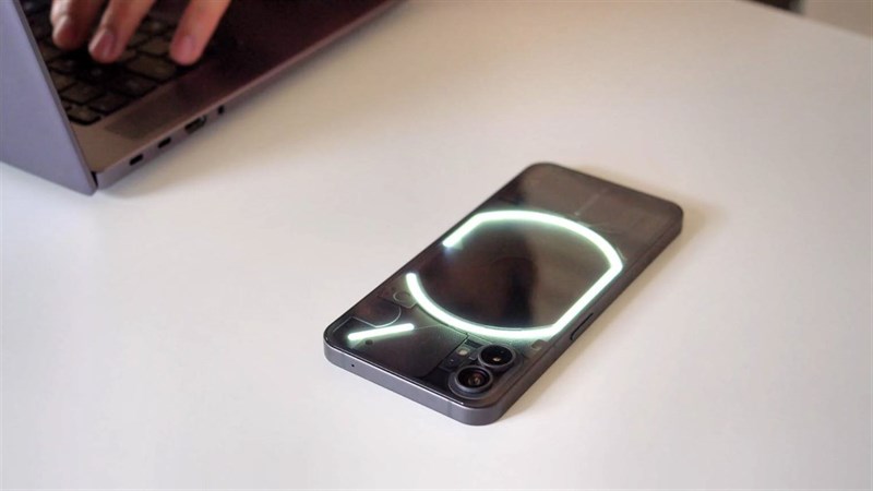 Nothing Phone (1) Lite có gì mới: Thiết kế thay đổi, pin lớn 5.000 mAh