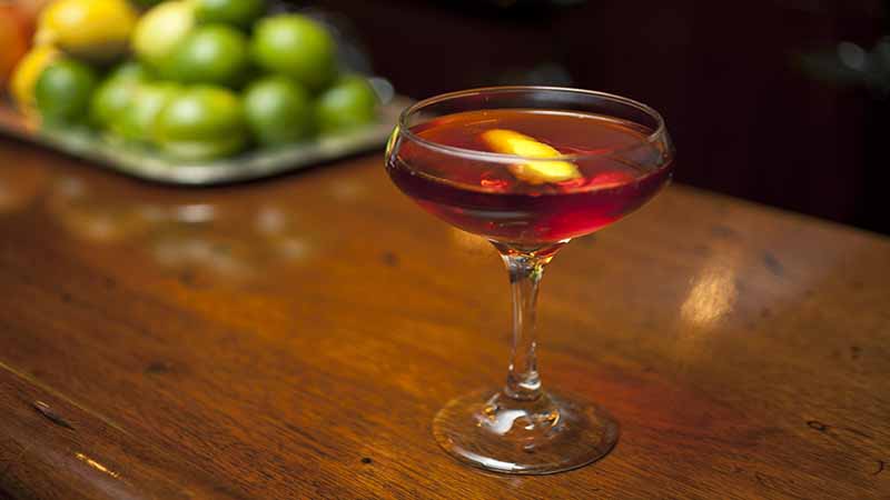 Cocktail Manhattan sẽ là gợi ý hoàn hảo cho các dịp đặc biệt