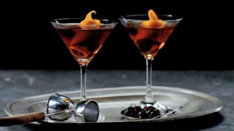 Cách làm cocktail manhattan ngọt ngào, cổ điển, cuốn hút