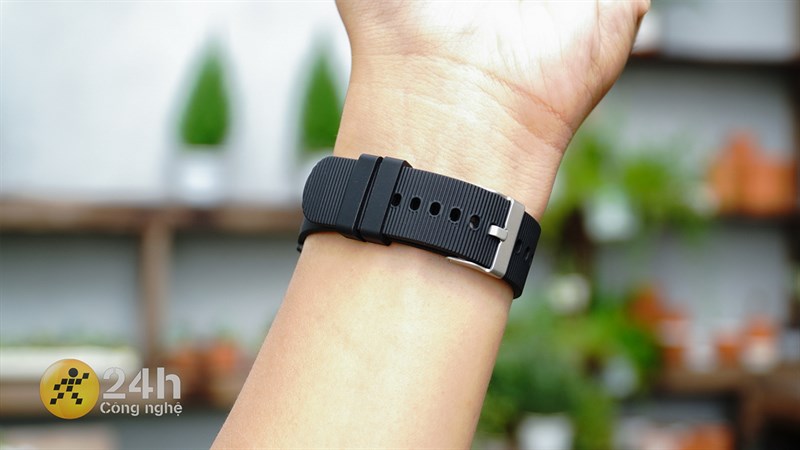 Dây đeo của sản phẩm cho một cảm giác đeo khá thoải mái, vừa vặn. 