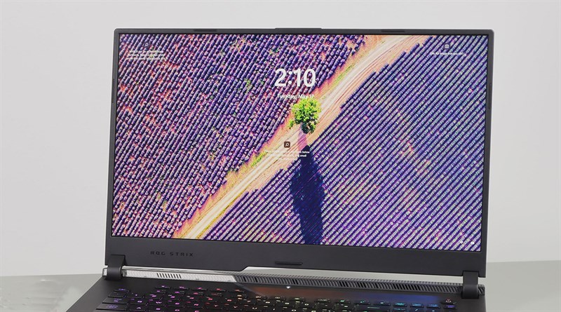 ASUS ROG Strix SCAR 17 SE một màn hình lớn với kích thước 17.3 inch cùng độ phân giải QHD (2.560 x 1.440).