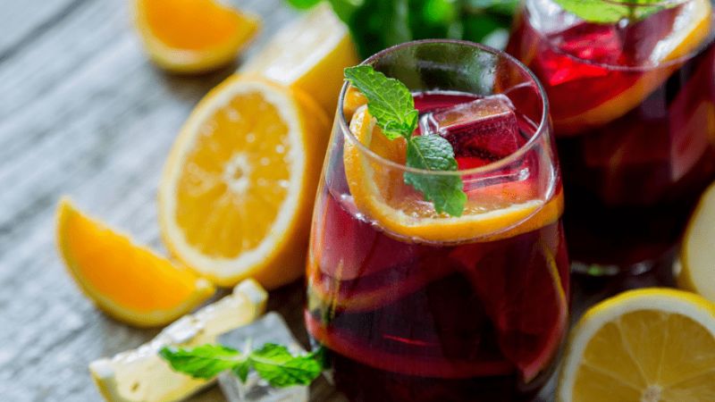 How to make sweet and refreshing Sangria cocktail cocktail in summer
