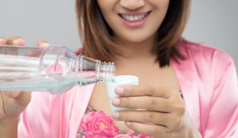 Mẹ bầu có nên sử dụng nước súc miệng không?