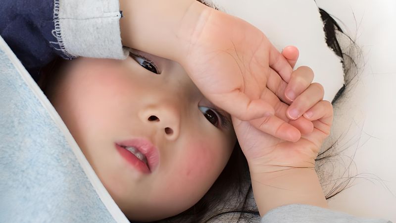 Dấu hiệu phân biệt bệnh sốt phát ban, sốt xuất huyết và chân tay miệng ở trẻ nhỏ
