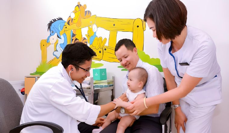 Dấu hiệu phân biệt bệnh sốt phát ban, sốt xuất huyết và chân tay miệng ở trẻ nhỏ