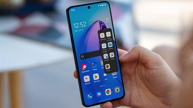 OPPO Reno8 Pro có thiết kế màn hình đục lỗ, các viền đã được tinh giản đi rất nhiều OPPO Reno8 Pro có thiết kế màn hình đục lỗ, các viền đã được tinh giản đi rất nhiều
