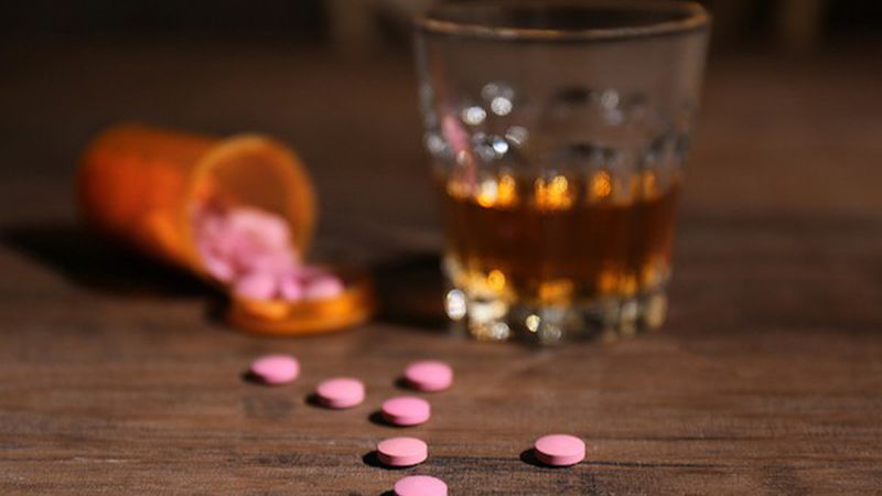 Lạm dụng rượu và ma túy có thể làm tăng men gan