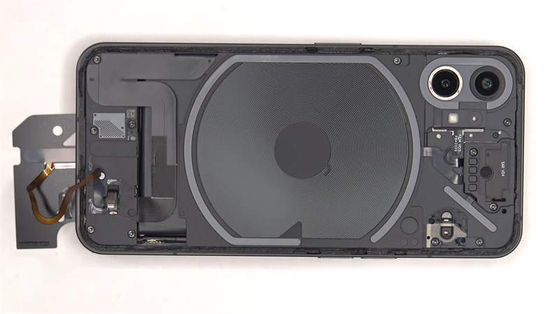 Mổ bụng Nothing Phone (1)