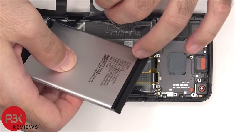 Mổ bụng Nothing Phone (1)