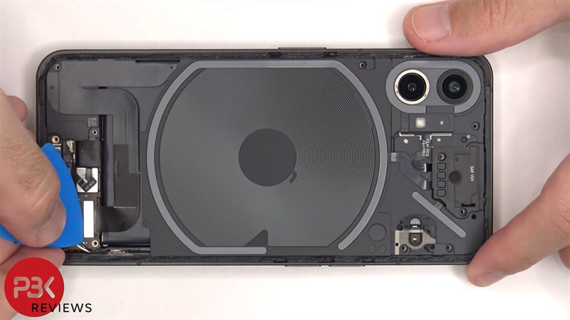 Mổ bụng Nothing Phone (1)