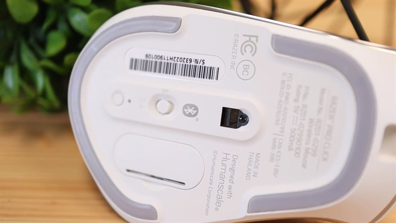 Razer Pro Click được trang bị mắt đọc quang học 5G với số DPI lên đến 16.000 Razer Pro Click được trang bị mắt đọc quang học 5G với số DPI lên đến 16.000