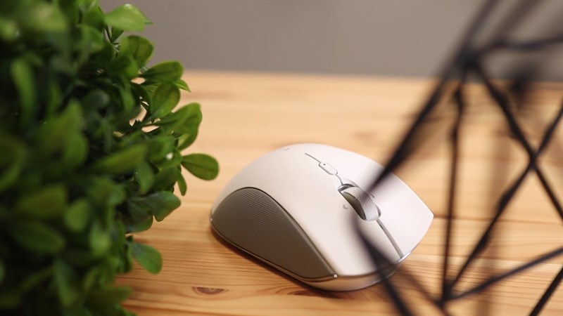 Razer Pro Click là một con chuột công thái học rất đáng để sở hữu cho công việc hoặc chơi game Razer Pro Click là một con chuột công thái học rất đáng để sở hữu cho công việc hoặc chơi game