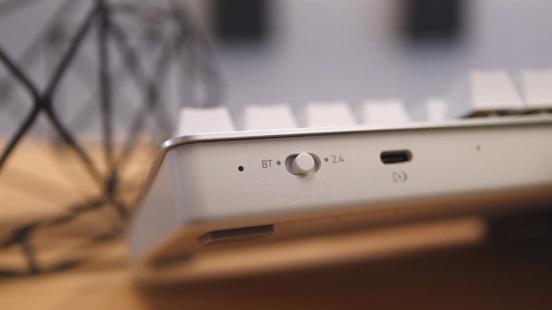 Razer Pro Type có thể được sử dụng với giao thức kết nối Bluetooth...