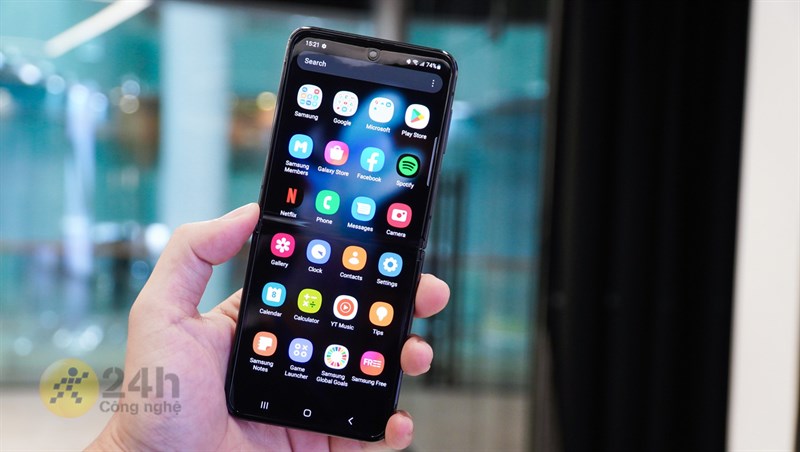 Có nên mua Galaxy Z Flip4? Đỉnh cao công nghệ trong hình hài của sự tiện dụng