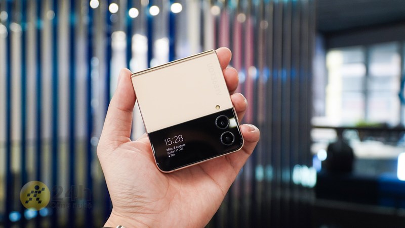 Có nên mua Galaxy Z Flip4? Đỉnh cao công nghệ trong hình hài của sự tiện dụng