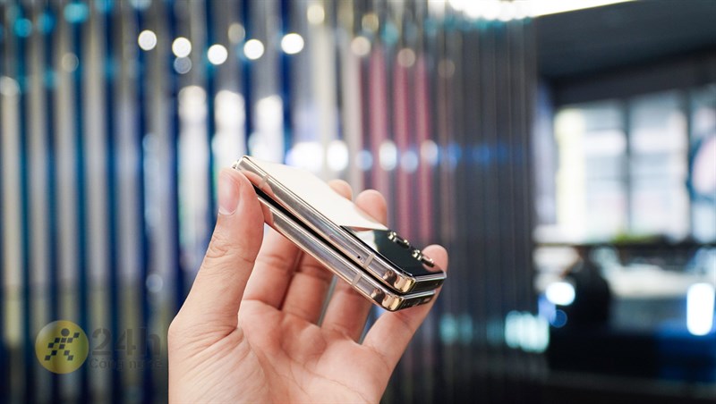 Có nên mua Galaxy Z Flip4? Đỉnh cao công nghệ trong hình hài của sự tiện dụng