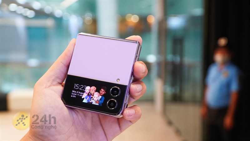 Có nên mua Galaxy Z Flip4? Đỉnh cao công nghệ trong hình hài của sự tiện dụng