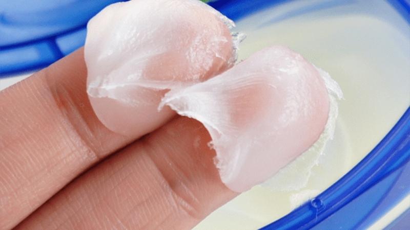 How to remove makeup with Vaseline
