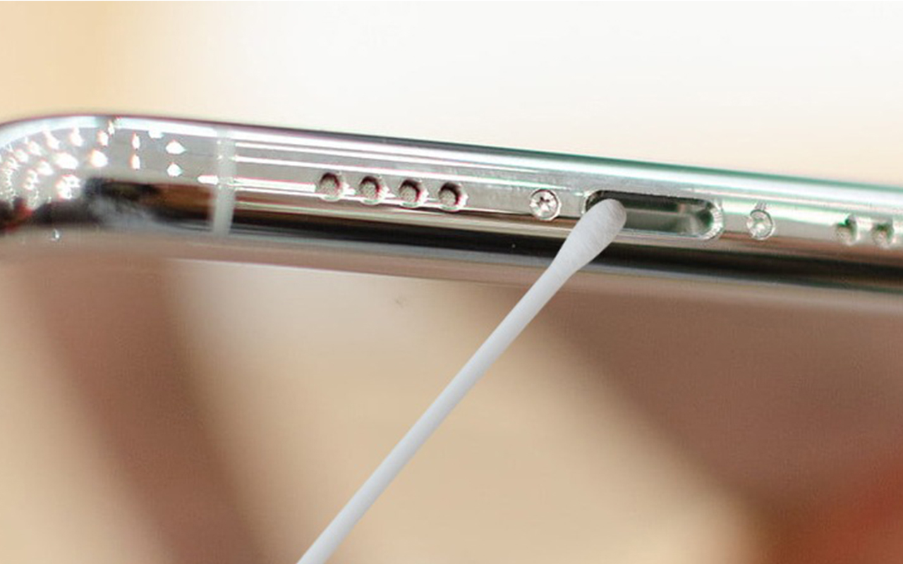 Cách làm sạch cổng sạc iPhone Cách làm sạch cổng sạc iPhone