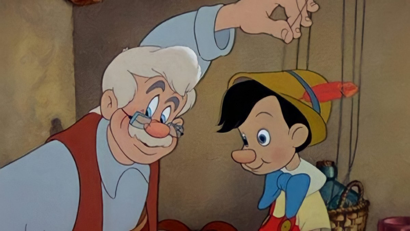 Gepetto đặt tên cho cậu bé gỗ là Pinocchio và yêu thương cậu như con ruột của mình