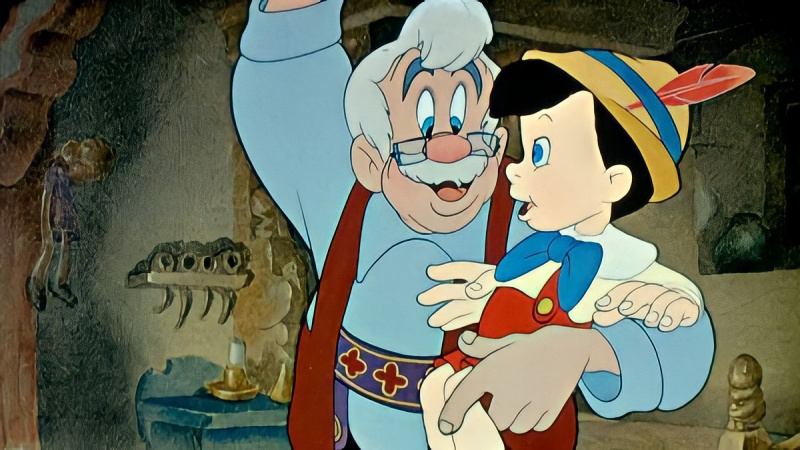 Pinocchio được cô tiên hóa phép thành người thật và sống hạnh phúc cùng người cha của mình