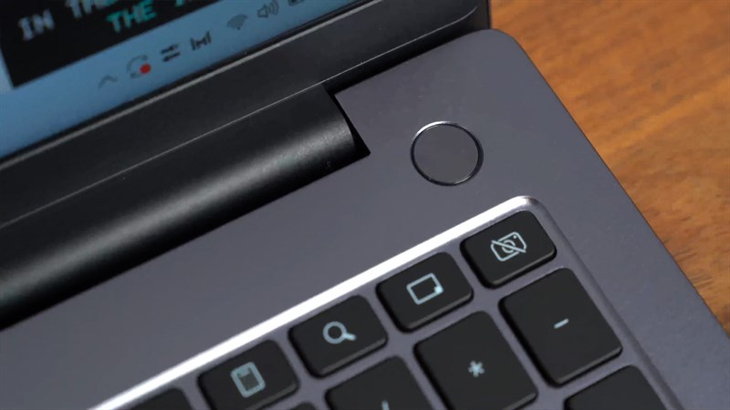 Huawei mateBook D16 có phần nút nguồn tích hợp cảm ứng vân tay nằm tách biệt Huawei mateBook D16 có phần nút nguồn tích hợp cảm ứng vân tay nằm tách biệt